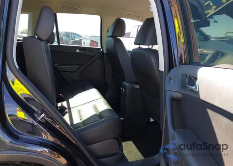 2017 Volkswagen Tiguan 2.0T/2.0T S из США, поврежденный, VIN WVGAV7AX4HK021603